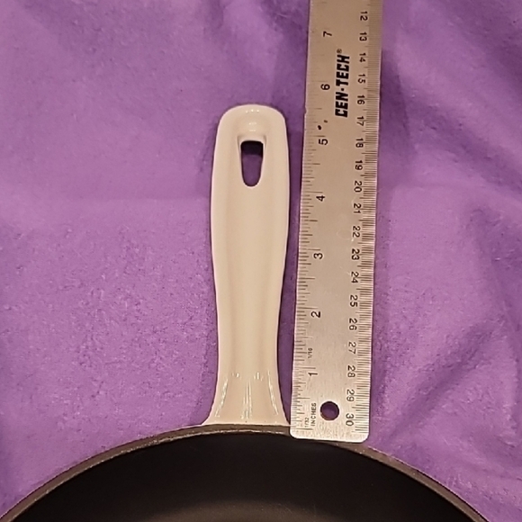 0705. inspired home Bel Fer White Enameled Cast Iron 10.25" Skillet Limited Ed. - Picture 7 of 7